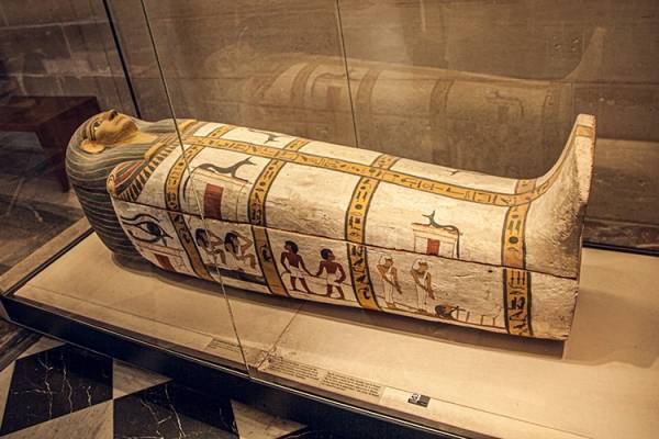 写真家・笠原秀信による旅をテーマにしたオンラインExhibition「THE ROAD」。第11弾はフランス・ルーヴル美術館編