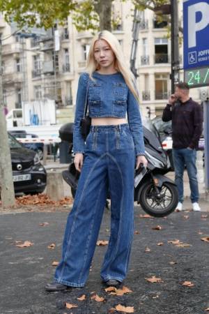 定番アイテム「ジーンズ」に変化あり! 流行にとらわれない個性を引き出すスタイリング【パリスナップ】