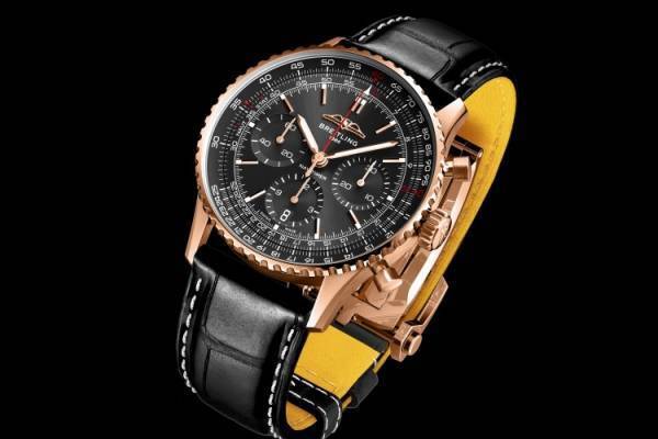 ブライトリングから不朽の名作「ナビタイマー」のゴールド仕様が日本限定で登場