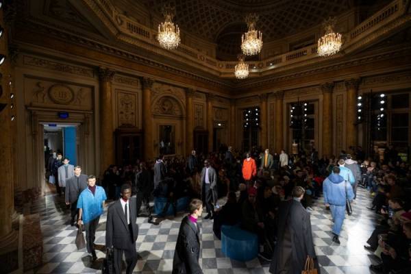 【ルック】ヴァレンティノがピエールパオロ・ピッチョーリによる2024-25年秋冬メンズコレクションを発表