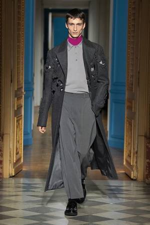 【ルック】ヴァレンティノがピエールパオロ・ピッチョーリによる2024-25年秋冬メンズコレクションを発表