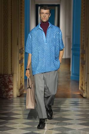 【ルック】ヴァレンティノがピエールパオロ・ピッチョーリによる2024-25年秋冬メンズコレクションを発表