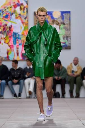【ルック】ロエベがパリで2024年秋冬メンズコレクションを発表