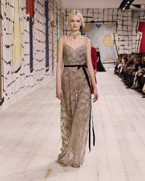 【ルック】ディオールがマリア・グラツィア・キウリによる2024年春夏 オートクチュール コレクションを発表