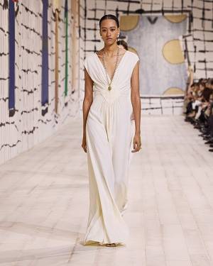 【ルック】ディオールがマリア・グラツィア・キウリによる2024年春夏 オートクチュール コレクションを発表