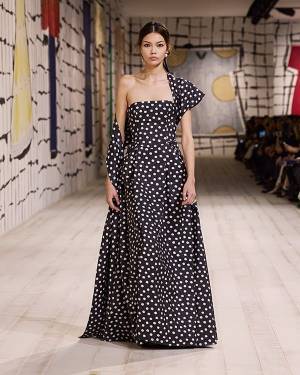 【ルック】ディオールがマリア・グラツィア・キウリによる2024年春夏 オートクチュール コレクションを発表