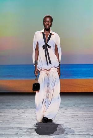 【ルック】シャネルがヴィルジニー ヴィアールによる2024/25年秋冬 プレタポルテ コレクションを発表