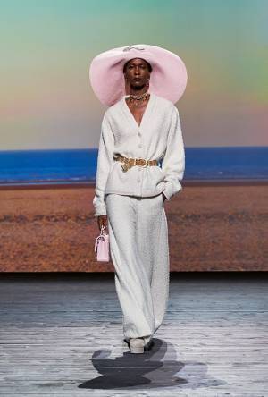 【ルック】シャネルがヴィルジニー ヴィアールによる2024/25年秋冬 プレタポルテ コレクションを発表