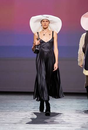 【ルック】シャネルがヴィルジニー ヴィアールによる2024/25年秋冬 プレタポルテ コレクションを発表