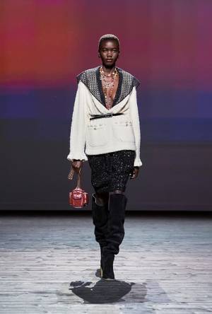 【ルック】シャネルがヴィルジニー ヴィアールによる2024/25年秋冬 プレタポルテ コレクションを発表