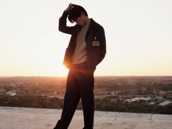 フェンディがジャパンメンズブランドアンバサダーにSnow Manの目黒蓮が就任