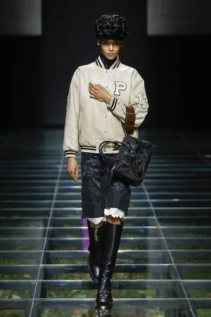 【ルック】プラダが2024年秋冬コレクションをミラノで発表