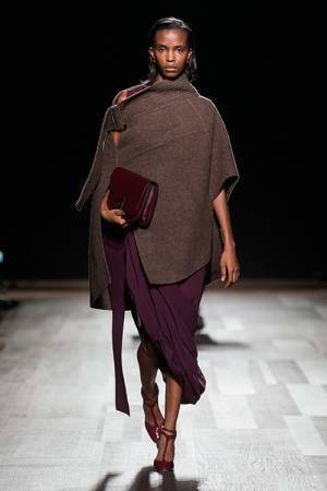 【ルック】フェラガモがマクシミリアン・デイヴィスによる2024年秋冬コレクションを発表