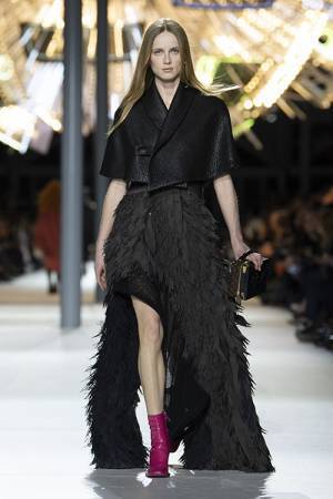 【ルック】ルイ・ヴィトンがニコラ·ジェスキエールによる2024年秋冬ウィメンズ・コレクションを発表