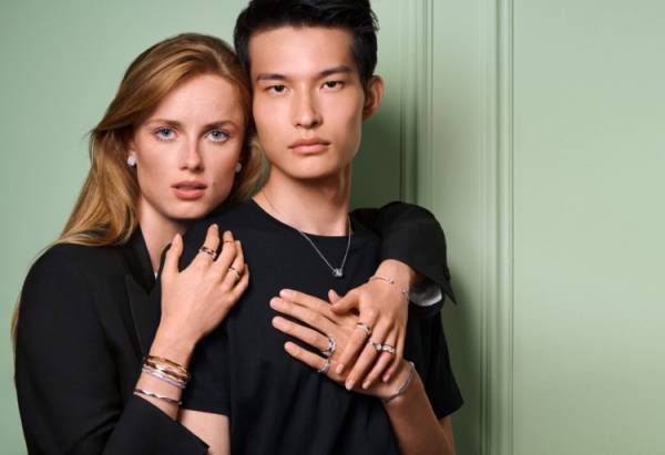 グラフのアイコニックなコレクション「ローレンス グラフ シグネチャー」に新作バングルが登場