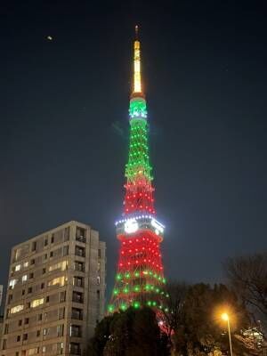 グッチが日本上陸60周年の幕開けを祝い東京タワーをライトアップ