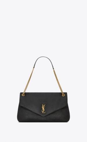 中央のカサンドラロゴがアクセント。サンローランからチェーンバッグ「カリプソ」の新作が登場