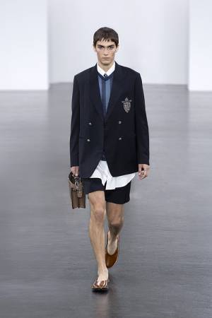 【ルック】フェンディが2025年春夏 メンズコレクションをミラノで発表