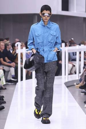 【ルック】プラダが2025年春夏メンズコレクションをミラノで発表