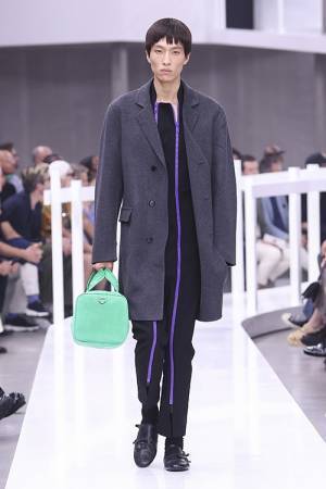 【ルック】プラダが2025年春夏メンズコレクションをミラノで発表