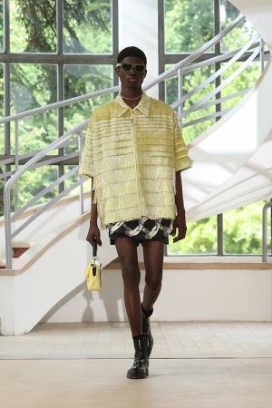 【ルック】グッチがサバト・デ・サルノによる 2025年春夏メンズ コレクションを発表