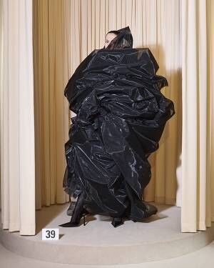 【ルック】バレンシアガが53rd Coutureコレクションを発表