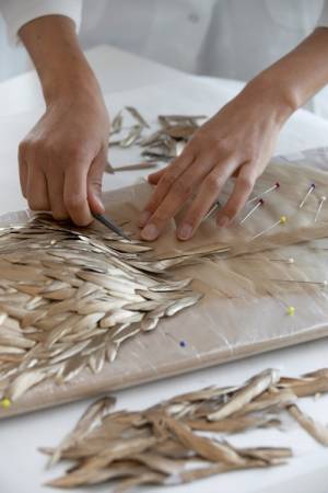 パリ2024オリンピック開会式に登場したアヤ・ナカムラが纏う衣装に宿るディオールのサヴォワールフェール