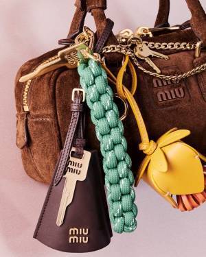 ミュウミュウから遊び心あふれる新作チャームが登場