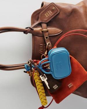 ミュウミュウから遊び心あふれる新作チャームが登場