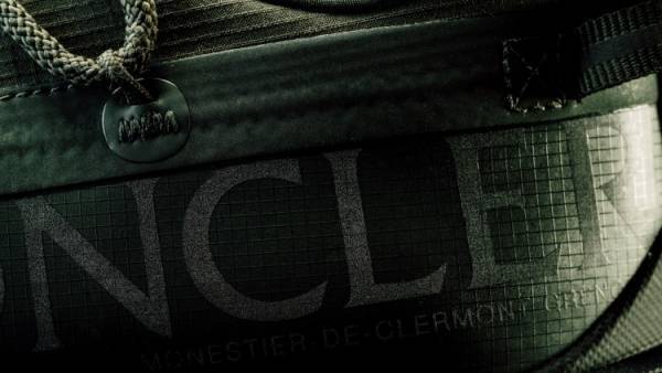 モンクレールから2024年秋冬の新作フットウエアが登場。自然に着想を得た4色のカラーリングで構成