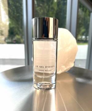 ISSEY MIYAKE PARFUMSから新たなコンセプトのフレグランスが誕生。ボトルは吉岡徳仁がデザイン