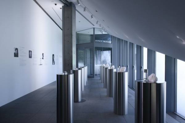 ISSEY MIYAKE PARFUMSから新たなコンセプトのフレグランスが誕生。ボトルは吉岡徳仁がデザイン