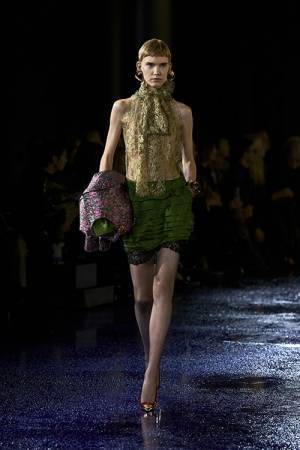 【ルック】サンローランがアンソニー・ヴァカレロによる2025年夏ウィメンズコレクションを発表