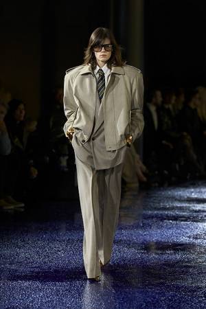 【ルック】サンローランがアンソニー・ヴァカレロによる2025年夏ウィメンズコレクションを発表