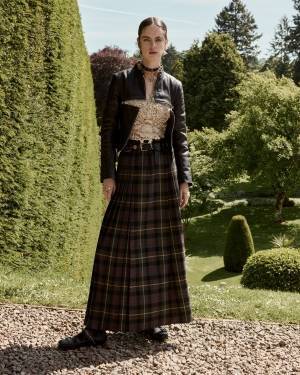 ディオールからパンキッシュなワードローブから着想を得たバレリーナシューズ「ディオール パンク」が登場