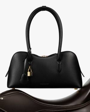 ステラ マッカートニーから新たなアイコンバッグ「ステラ ライダー」が登場