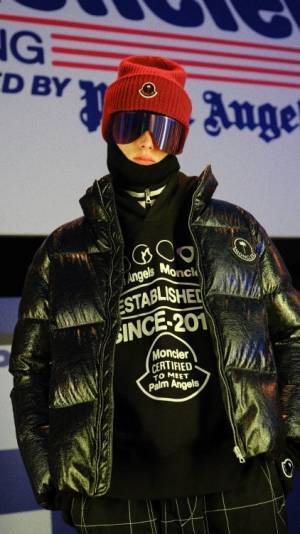 モンクレール × パーム・エンジェルス発売。レーシングから着想を得たコレクション