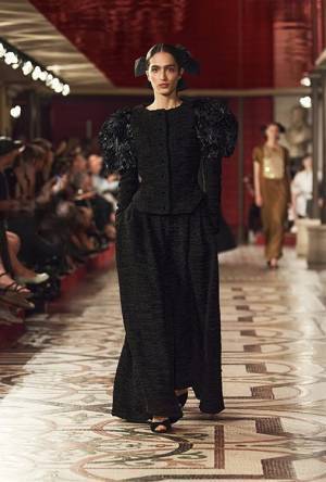 【ルック】シャネルが2024-25年秋冬 オートクチュール コレクションをパリ国立オペラ座で発表