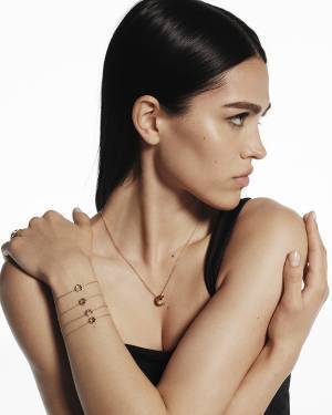 シャネル「ココ クラッシュ」から新作が登場! 重ね着けで一層個性が引き立つ大胆なセッティングに