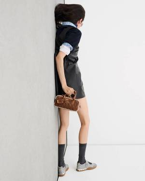 ミュウミュウが2025年プレリュードコレクションを発表