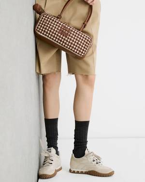 ミュウミュウが2025年プレリュードコレクションを発表