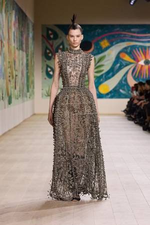 【ルック】ディオールがマリア・グラツィア・キウリによる2025年春夏オートクチュール コレクションを発表