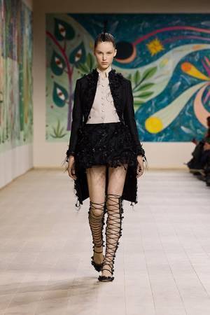 【ルック】ディオールがマリア・グラツィア・キウリによる2025年春夏オートクチュール コレクションを発表