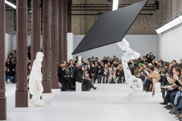 IM MENが 2025/26秋冬コレクションをパリで発表