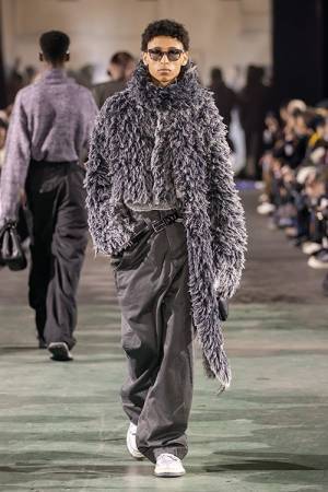 【ルック】メゾン ミハラヤスヒロが2025年秋冬コレクションを発表