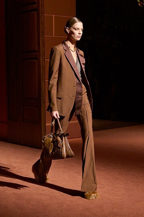 【ルック】フェンディが2025-26年秋冬 ウィメンズ・メンズコレクションを発表