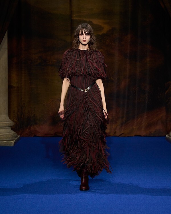 【ルック】バーバリーが2025年ウィンターコレクションをロンドンのテート・ブリテンで発表