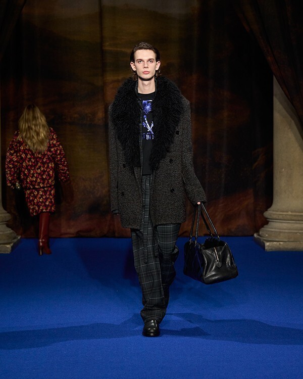 【ルック】バーバリーが2025年ウィンターコレクションをロンドンのテート・ブリテンで発表