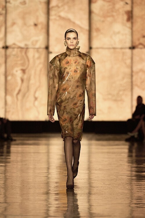 【ルック】サンローランがアンソニー・ヴァカレロによる2025年冬ウィメンズコレクションを発表