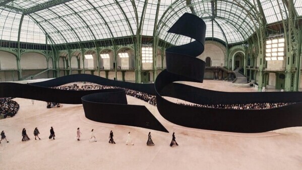 【ルック】シャネルが2025/26年秋冬 プレタポルテ コレクションを発表